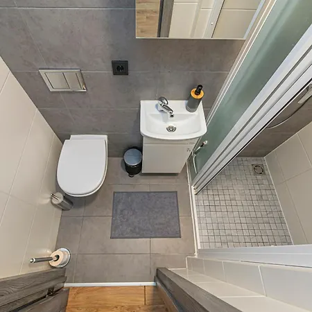 By Hostlovers Apartment