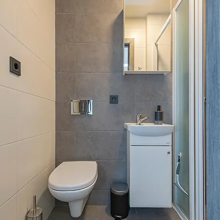 Apartment By Hostlovers *